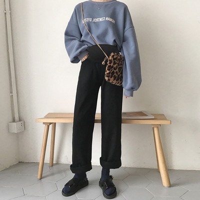 Φαρδύ μοντέλο γυναικείου τζιν εγκυμοσύνης