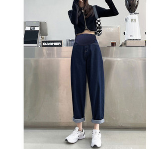 Elasztikus derékkal rendelkező széles farmermodell terhes nők számára