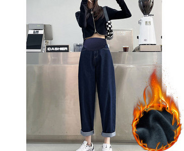 Elasztikus derékkal rendelkező széles farmermodell terhes nők számára