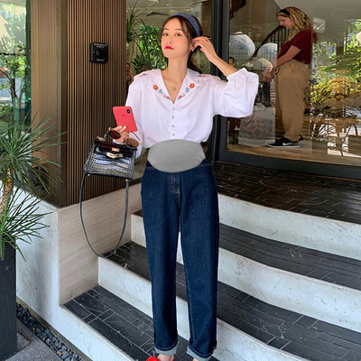 Kényelmes, széles szárú női farmer kismamáknak