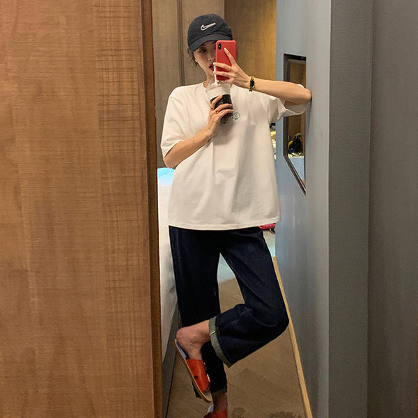 Kényelmes, széles szárú női farmer kismamáknak