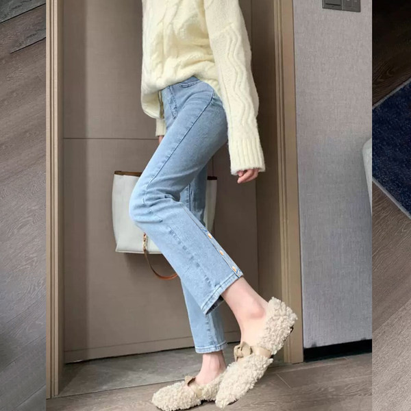 Kismama farmernadrág gombokkal a lábszáron