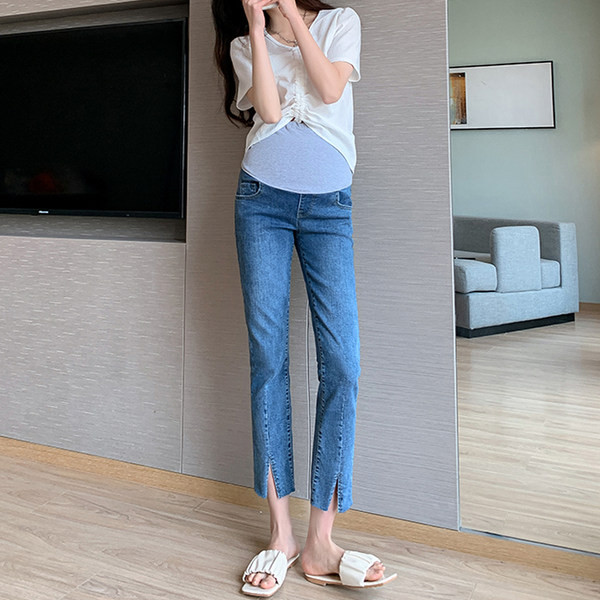 Farmer terhes nők számára, a lábszáron hasítékkal és zsebbel