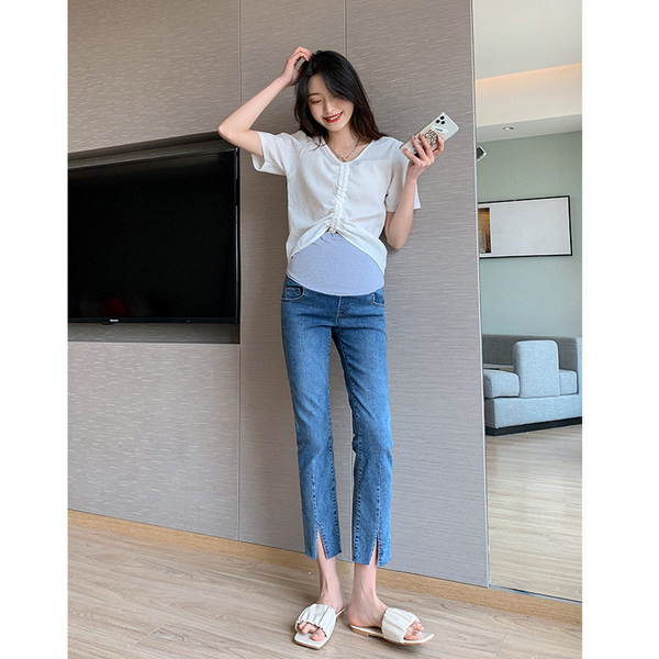 Farmer terhes nők számára, a lábszáron hasítékkal és zsebbel