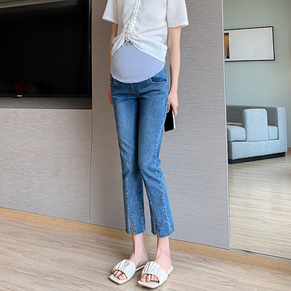 Farmer terhes nők számára, a lábszáron hasítékkal és zsebbel