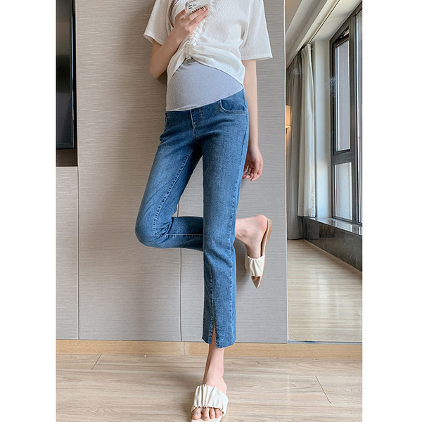 Farmer terhes nők számára, a lábszáron hasítékkal és zsebbel