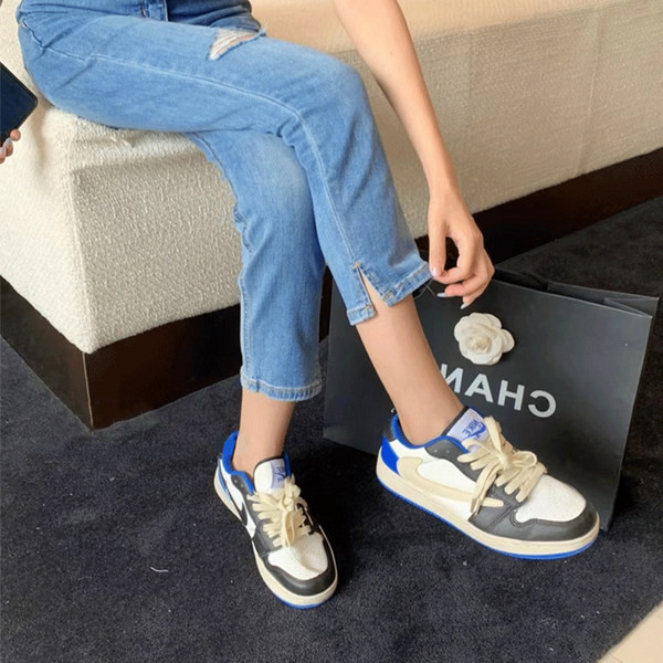 Új modell női farmer szakadt motívumokkal kismamáknak