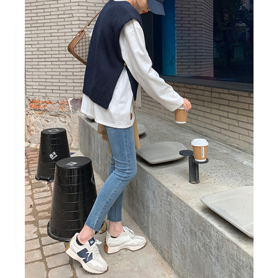 Gyönyörű farmer modell terhes nők számára