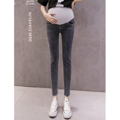 Gyönyörű farmer modell terhes nők számára