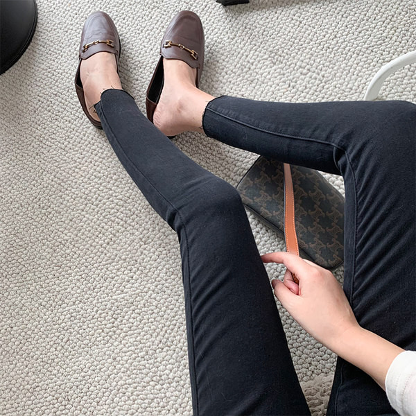 Gyönyörű farmer modell terhes nők számára