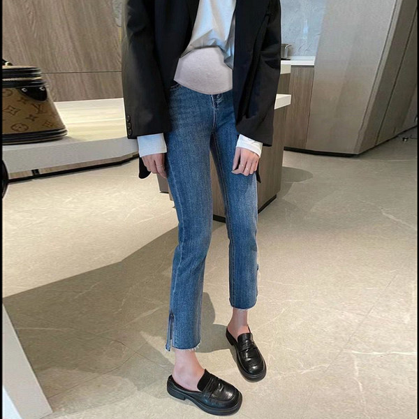 Női farmer terhes nőknek magas derékkal - egyenes modell, oldalsó hasítékkal