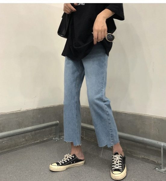 Дънки за бременни жени с висока талия - широк модел със скъсан ефект