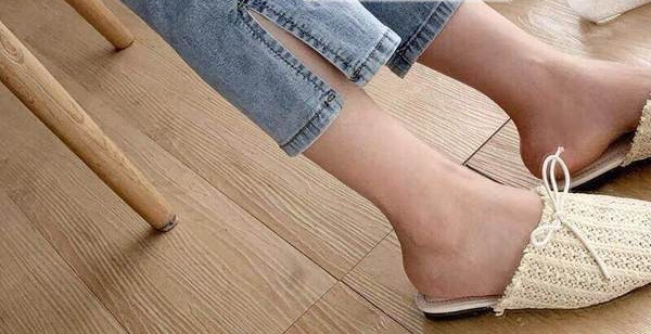 Τζιν εγκυμοσύνης με ραφή και σκίσιμο