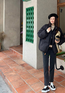 Ležerne traperice sa šavovima i širokim nogavicama