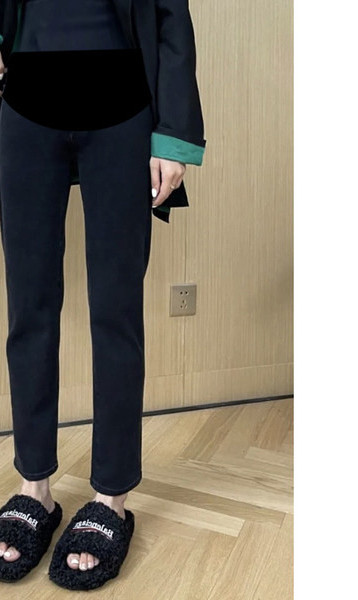 Ležerne traperice sa šavovima i širokim nogavicama