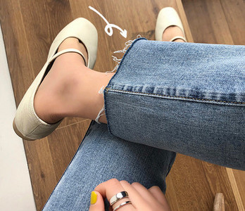 Νέο μοντέλο γυναικείου τζιν με σκισμένα στοιχεία για εγκύους