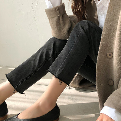 Νέο μοντέλο γυναικείου τζιν με σκισμένα στοιχεία για εγκύους