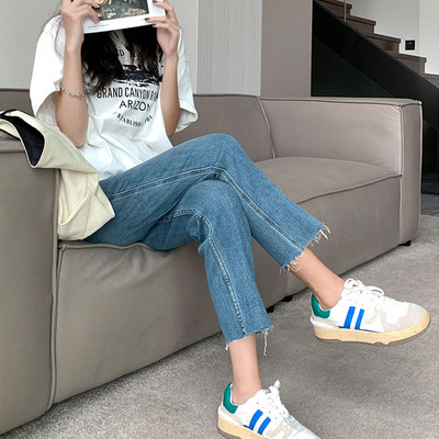 Изчистен спортен модел дънки за бременни жени 