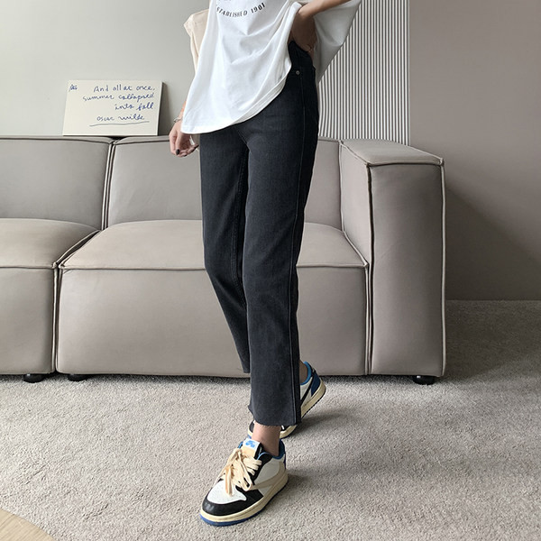 Изчистен спортен модел дънки за бременни жени 