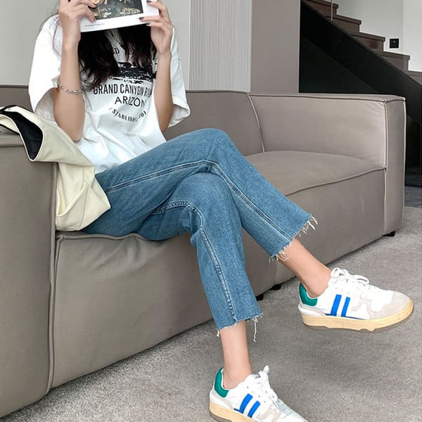 Изчистен спортен модел дънки за бременни жени 