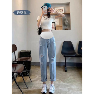 Νέο μοντέλο γυναικείου τζιν με σκισμένα στοιχεία για εγκύους