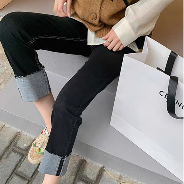 Ženske traperice za trudnice s poderanim elementima