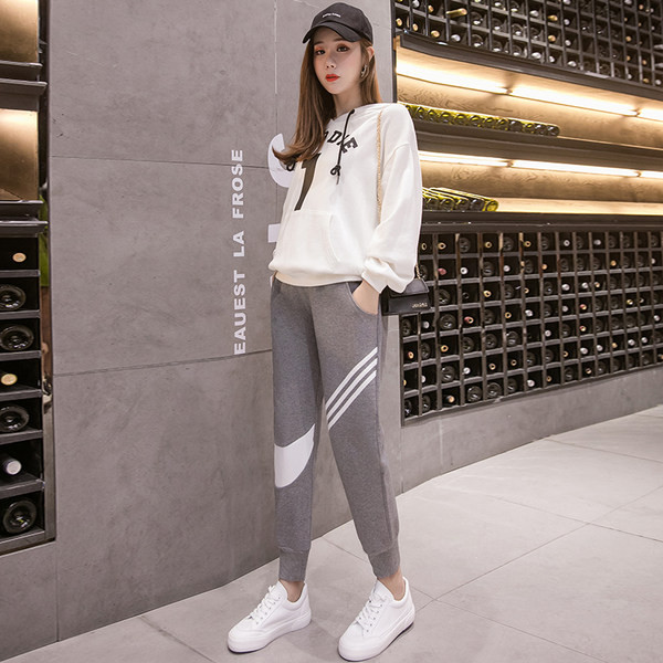 Hosszú nadrág terhes nők számára, magas derékú sportmintával