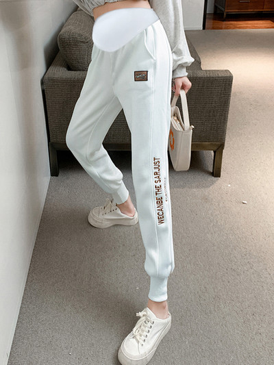 Feliratos sportnadrág terhes nőknek