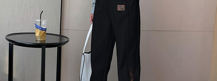 Feliratos sportnadrág terhes nőknek