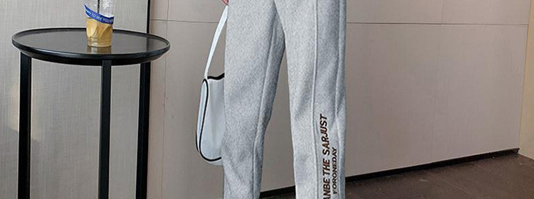 Feliratos sportnadrág terhes nőknek