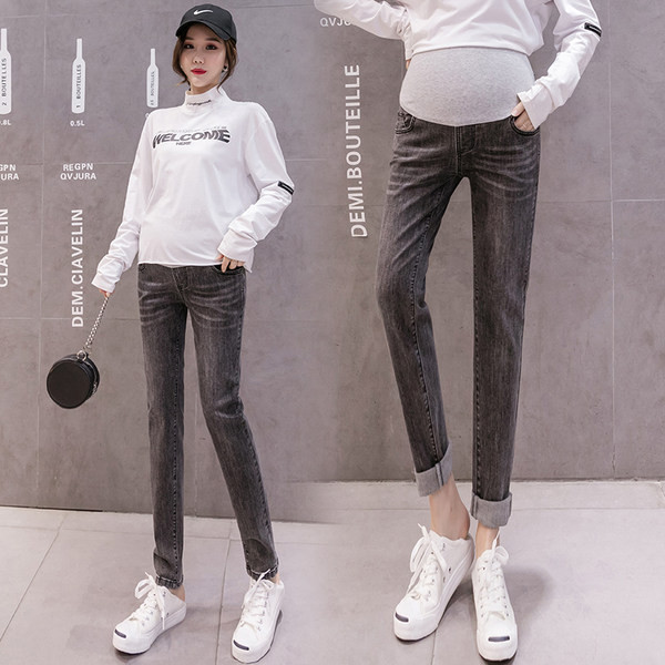 Νέο μοντέλο slim fit τζιν με ψηλή μέση και τσέπες