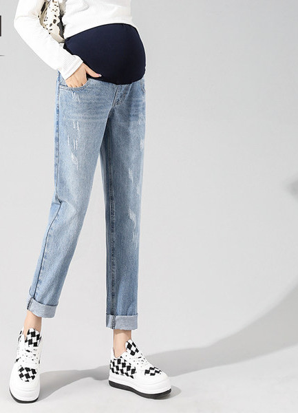 Kismama sportfarmer zsebbel, szakadt részletekkel