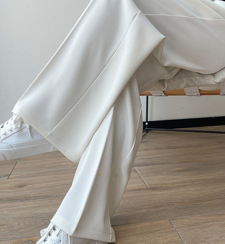 Széles szárú kismamanadrág magas derékkal és zsebekkel