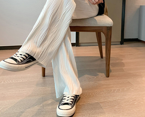 Kõrge vöökohaga laia säärega rasedapüksid