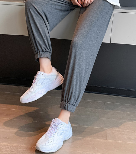 Alkalmi sportnadrág terhes nők számára