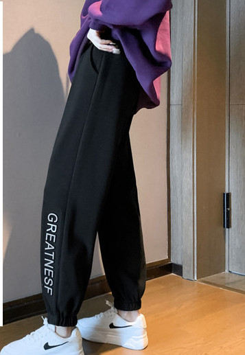 Szűk sport alsó, amely alkalmas terhes nők számára