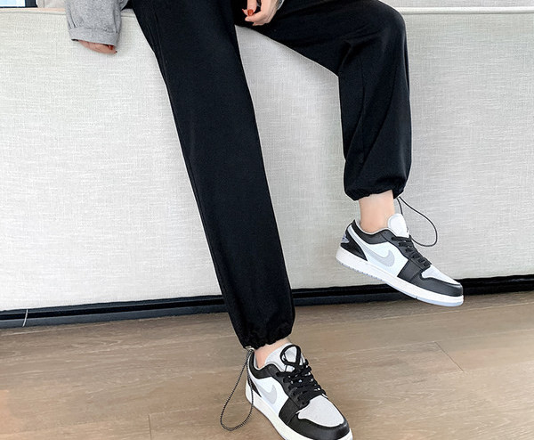 Kõrge vöökohaga logoga rasedate dressipüksid