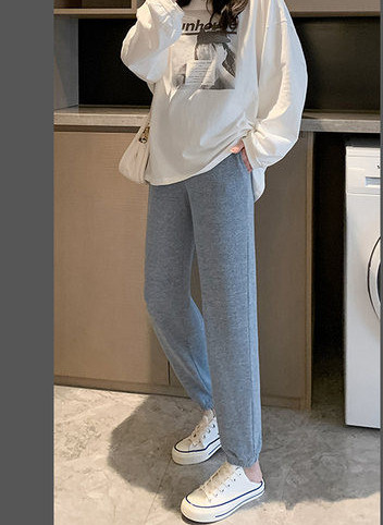 Ležerne trudničke hlače visokog struka s elastičnom nogavicom