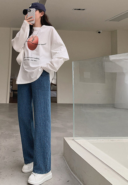 Alkalmi, magas derekú, kismamabarát farmernadrágot készít