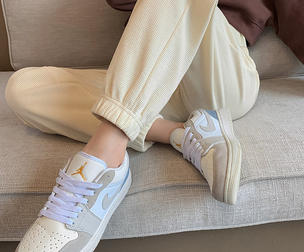 Sportnadrág terhes nők számára, különböző színekben