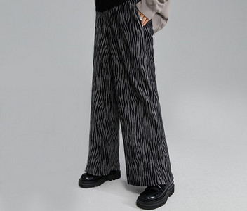 Φαρδύ παντελόνι εγκυμοσύνης με ψηλόμεσο και animal print