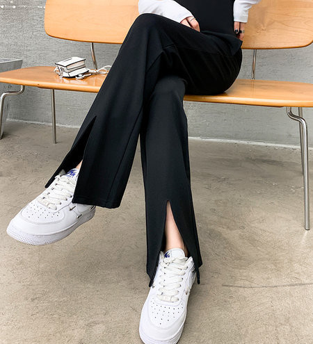 Moodsad kõrge vöökohaga säärte lõhikutega rasedapüksid