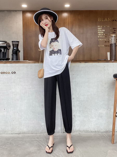 Taskute ja kõrge vöökohaga vabaaja püksid