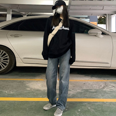 Ψηλόμεσο τζιν εγκυμοσύνης με χαλαρό σχέδιο