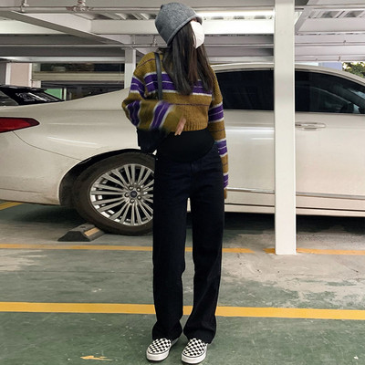 Ψηλόμεσο τζιν εγκυμοσύνης με χαλαρό σχέδιο