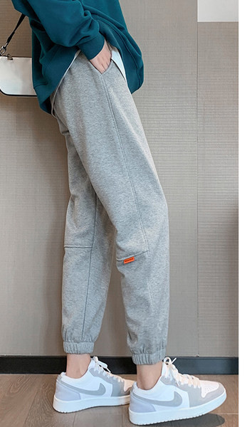 Tavaszi sportnadrág terhes nőknek gumírozott szárral és zsebekkel