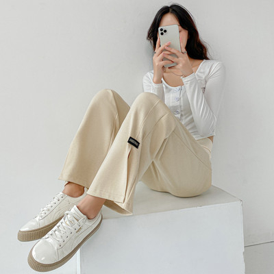 Κομψό γυναικείο παντελόνι εγκυμοσύνης σε λεπτό κόψιμο με σκίσιμο