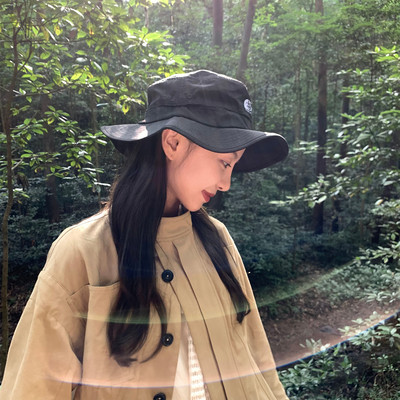 Дамско есенно яке със копчета