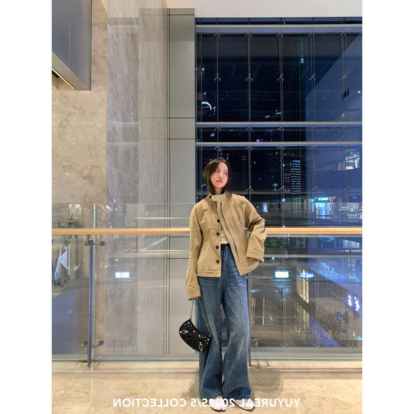 Дамско есенно яке със копчета