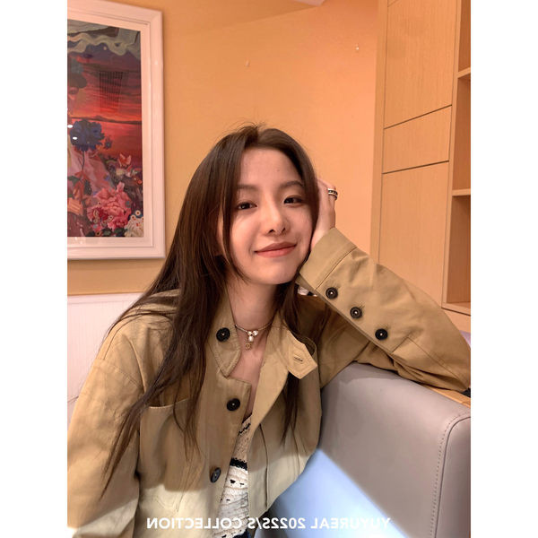 Дамско есенно яке със копчета